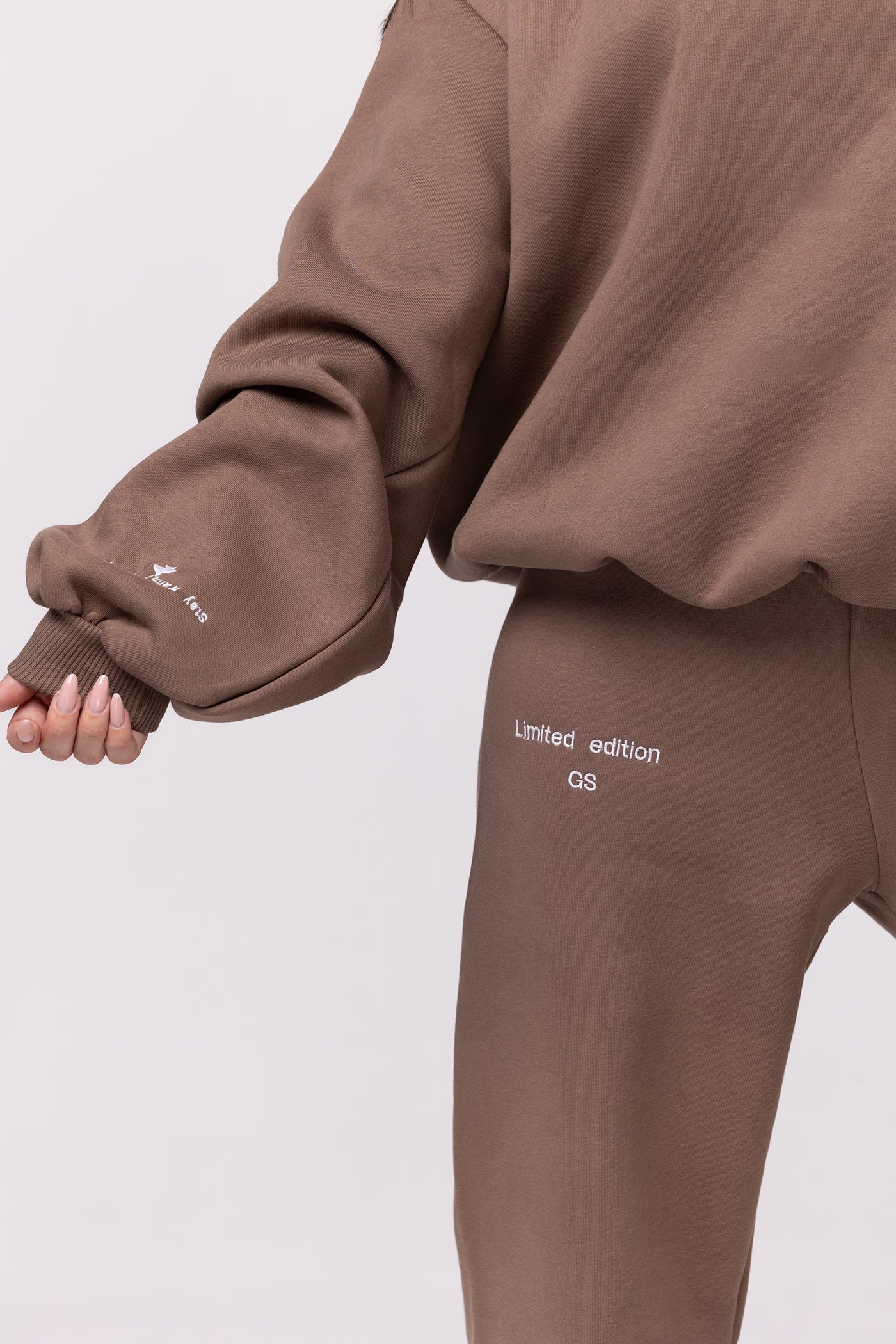 Суитшърт Wifey Mocha